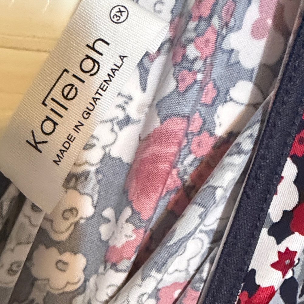 Kaileigh Red and White Floral Midi Dress - Picture 3 of 3